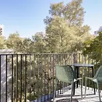 Luxury Studio Beach Flat 526